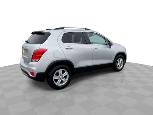 Used 2020 Chevrolet Trax LT image 2