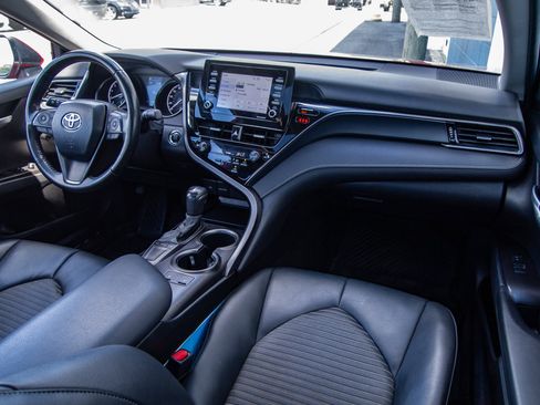 Used 2023 Toyota Camry SE w/ Cold Weather Package FWD image 29