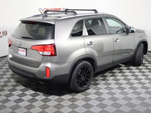 Used 2015 Kia Sorento EX w/ EX V6 Touring Package AWD/4WD image 4