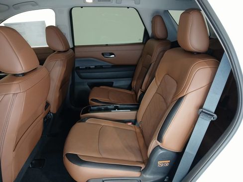 New 2025 Nissan Pathfinder Platinum w/ Lighting Package (N92) image 12