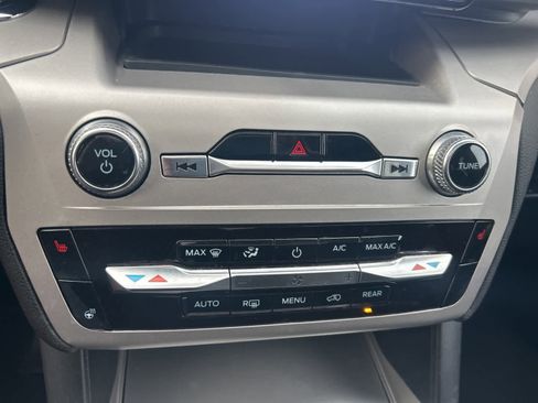 Used 2022 Ford Explorer XLT w/ Equipment Group 202A image 27