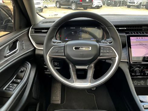 Used 2023 Jeep Grand Cherokee L Limited image 5