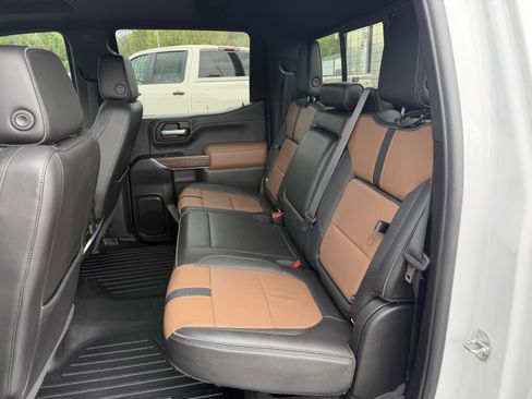 Used 2021 Chevrolet Silverado 1500 High Country w/ Technology Package image 17