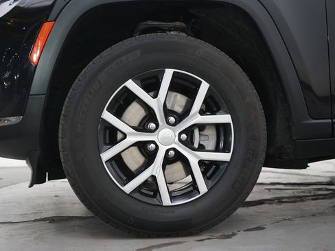 Used 2024 Jeep Grand Cherokee L Limited AWD/4WD image 33
