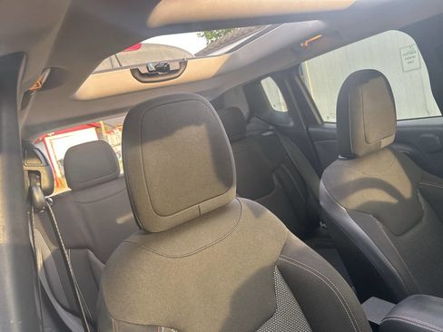 Used 2016 Jeep Renegade 75th Anniversary AWD/4WD image 18