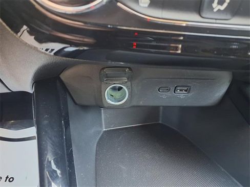 Used 2025 Chevrolet Trax LT w/ LT Convenience Package image 58