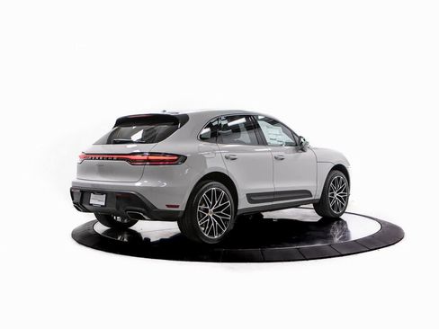 Certified 2025 Porsche Macan image 7