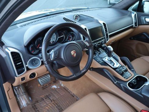 Used 2014 Porsche Cayenne GTS image 24