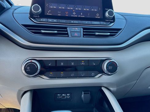 Used 2022 Nissan Altima 2.5 SV w/ SV Premium Package image 13