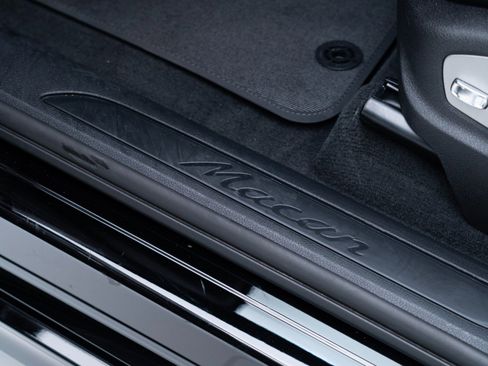 Certified 2026 Porsche Macan AWD/4WD image 14
