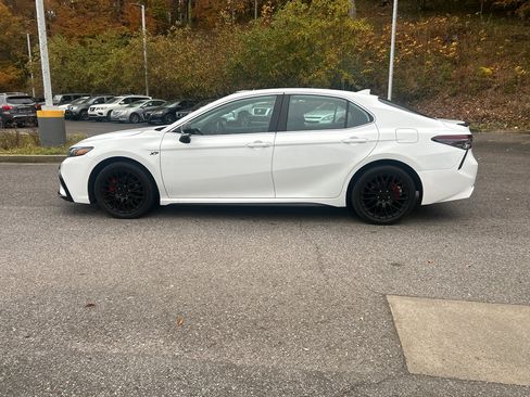 Used 2024 Toyota Camry SE image 6