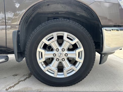 Used 2016 Nissan Titan SV image 9