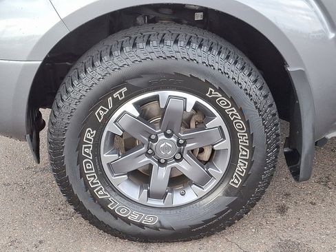 Used 2019 Nissan Frontier PRO-4X image 8