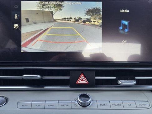 New 2025 Hyundai Elantra Limited image 12