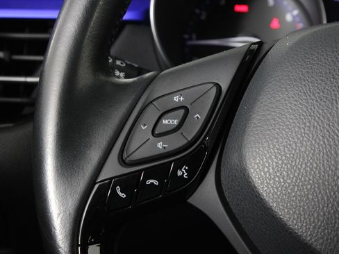 Used 2020 Toyota C-HR XLE FWD image 25