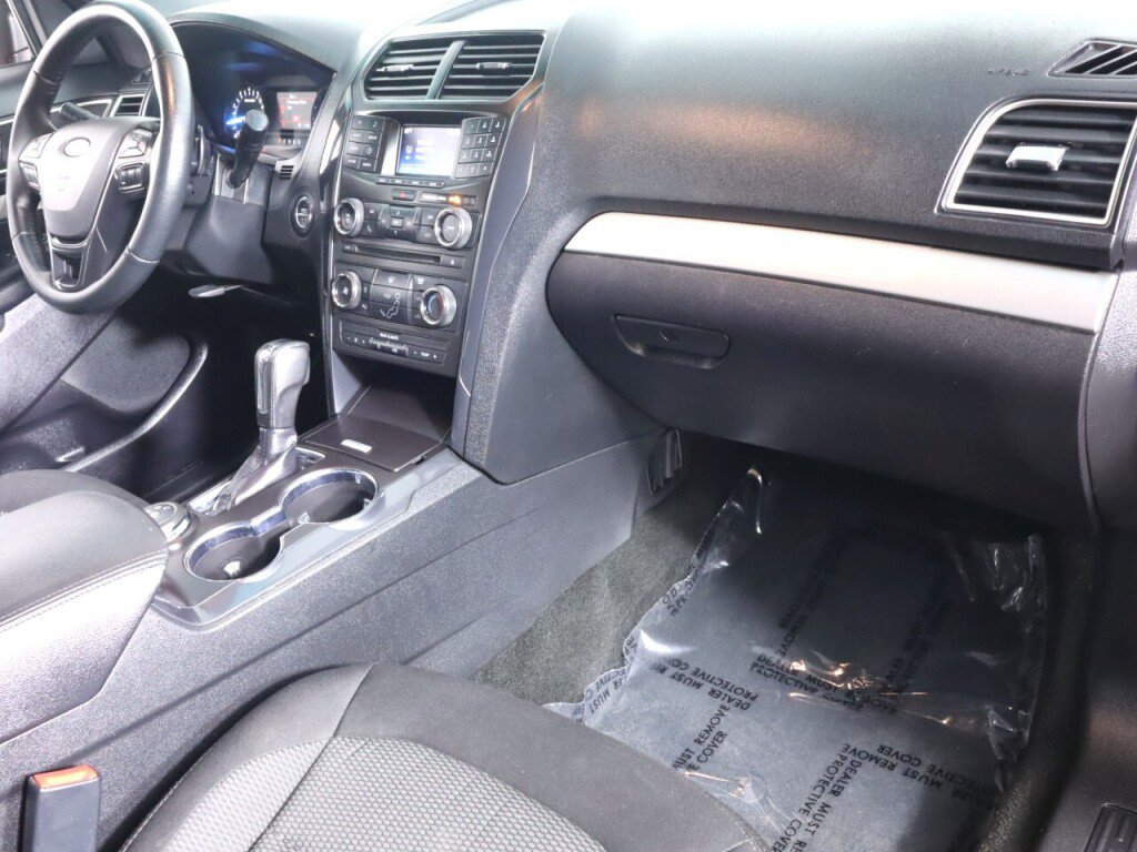 Used 2017 Ford Explorer XLT AWD/4WD image 42