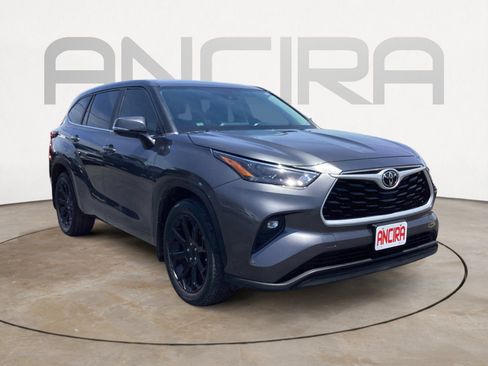 Used 2023 Toyota Highlander LE FWD image 6