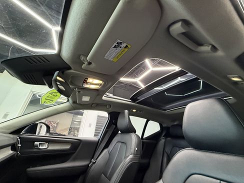 Used 2024 Volvo XC40 B5 Plus image 12