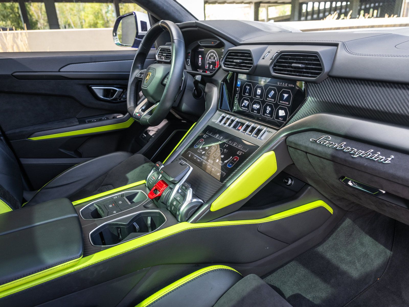 Used 2021 Lamborghini Urus AWD/4WD image 28