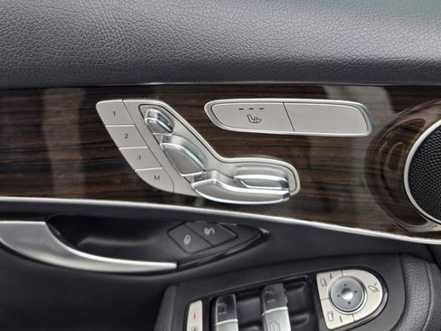 Used 2019 Mercedes-Benz GLC 350e 4MATIC image 19