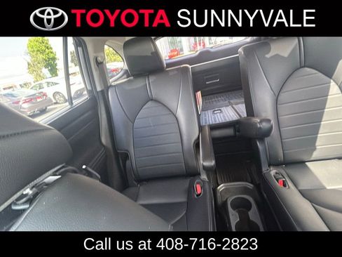Used 2021 Toyota Highlander XLE AWD/4WD image 5