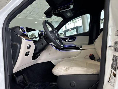 Used 2025 Mercedes-Benz GLC 300 4MATIC image 15