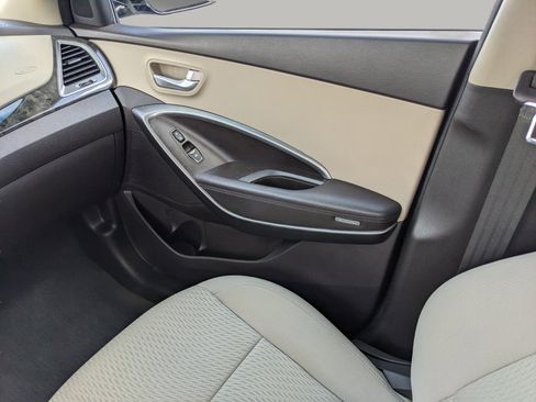 Used 2017 Hyundai Santa Fe Sport FWD image 16