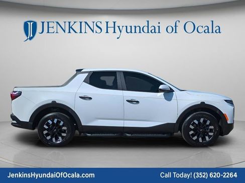 Certified 2025 Hyundai Santa Cruz SE FWD image 2