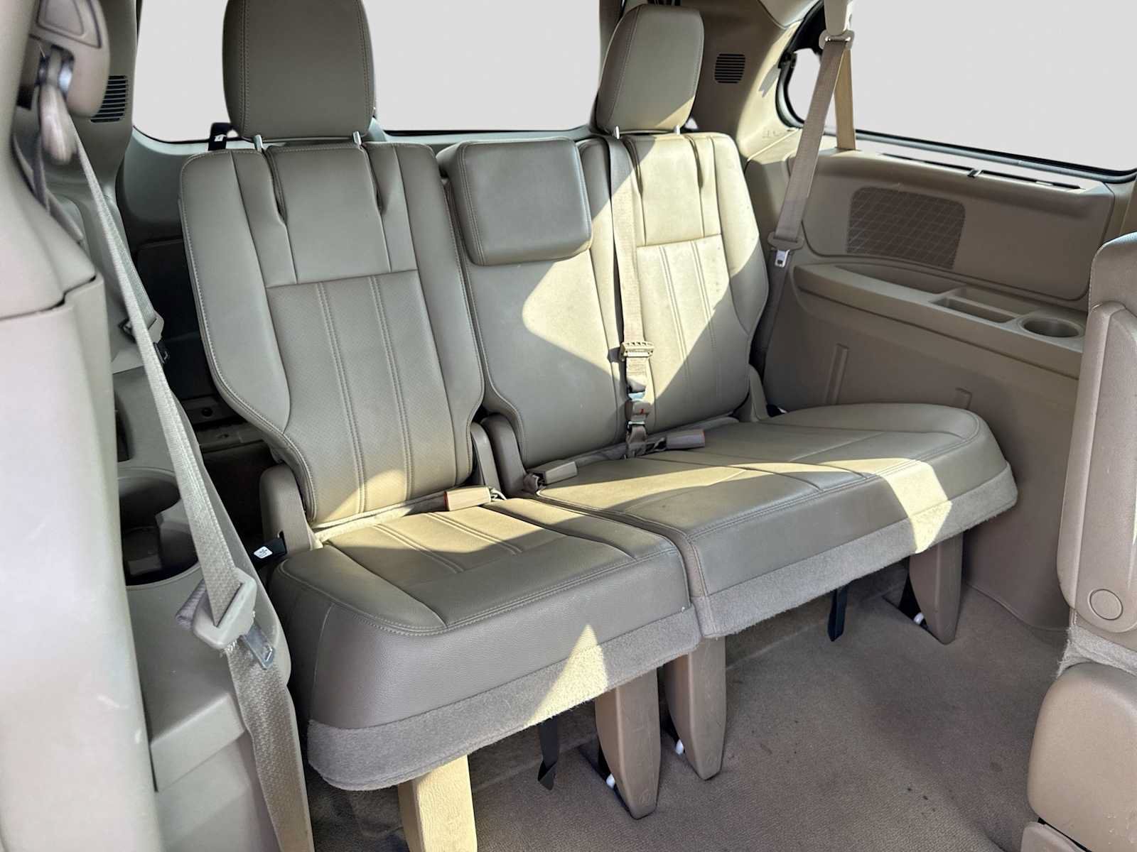 Used 2014 Chrysler Town & Country Touring-L FWD image 21