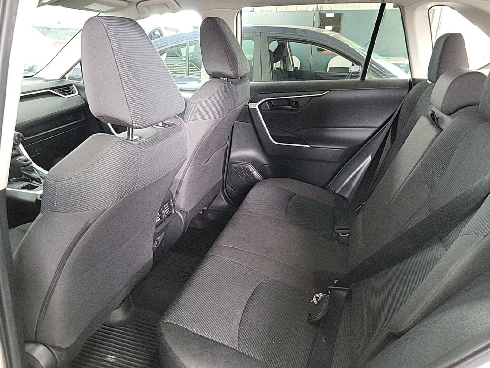 Used 2022 Toyota RAV4 LE AWD/4WD image 10