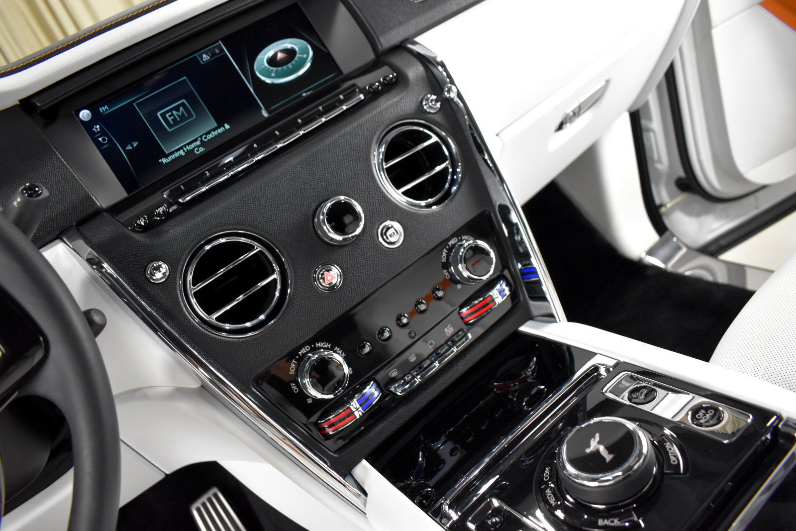 Certified 2023 Rolls-Royce Cullinan AWD/4WD image 25