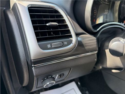 Used 2019 Jeep Grand Cherokee Limited image 35