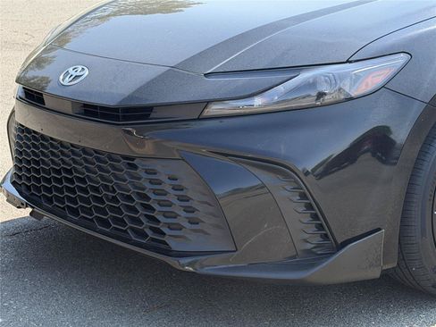 Used 2025 Toyota Camry SE AWD/4WD image 27