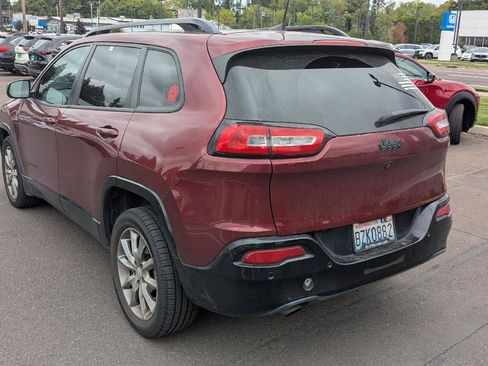 Used 2018 Jeep Cherokee Latitude FWD image 2