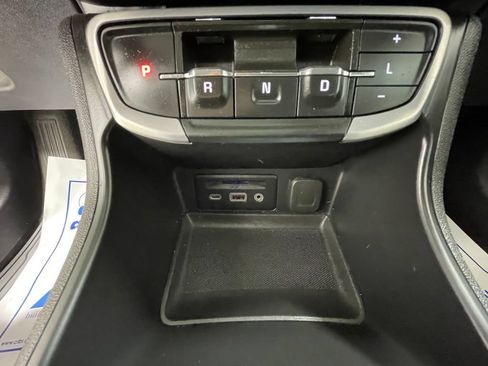 Used 2024 GMC Terrain SLT AWD/4WD image 23