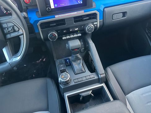 Used 2025 Toyota Tacoma TRD Off-Road image 39