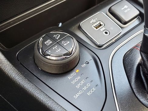 Certified 2022 Jeep Cherokee Trailhawk image 19