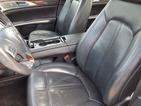 Used 2013 Lincoln MKZ Base image 3