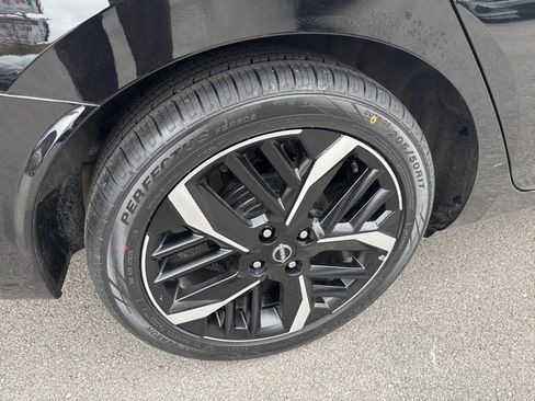 Used 2024 Nissan Versa SR image 9