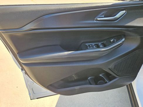 Used 2024 Jeep Grand Cherokee L Laredo image 14