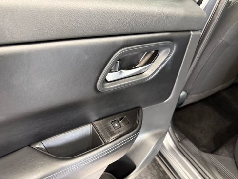 Used 2025 Nissan Rogue SV image 19