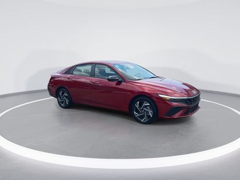 Certified 2025 Hyundai Elantra SEL FWD image 2