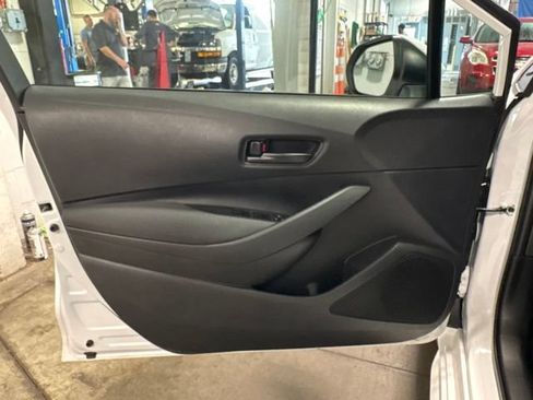 Used 2025 Toyota Corolla LE FWD image 10