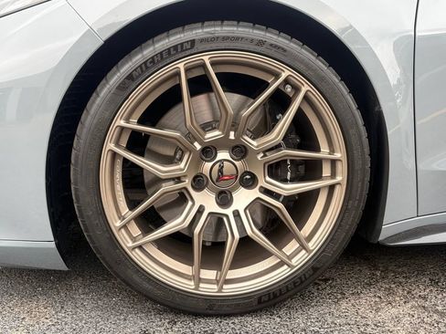 Used 2025 Chevrolet Corvette Z06 RWD image 5