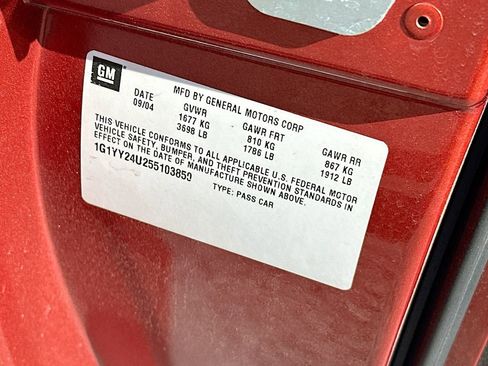 Used 2005 Chevrolet Corvette Coupe w/ Preferred Equipment Group RWD image 25