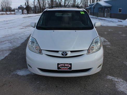 Used 2006 Toyota Sienna XLE image 3