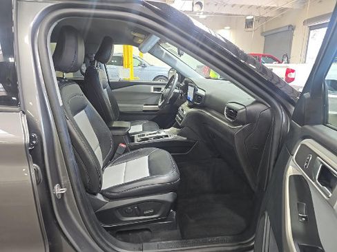 Used 2023 Ford Explorer XLT w/ Equipment Group 202A RWD image 8