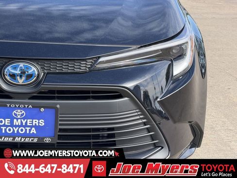 Used 2025 Toyota Corolla LE image 4