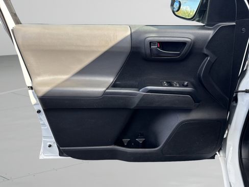 Used 2022 Toyota Tacoma SR image 10