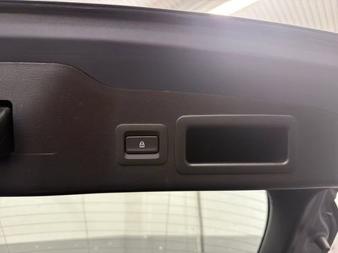 Used 2023 MAZDA MAZDA3 s FWD image 11